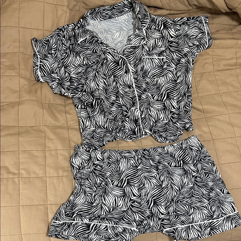 Badgley Mischka Zebra Print Loungewear Set. Size XL.
